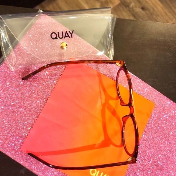 Quay Australia Comment Below Blue Light Glasses- Tortoise main image 7